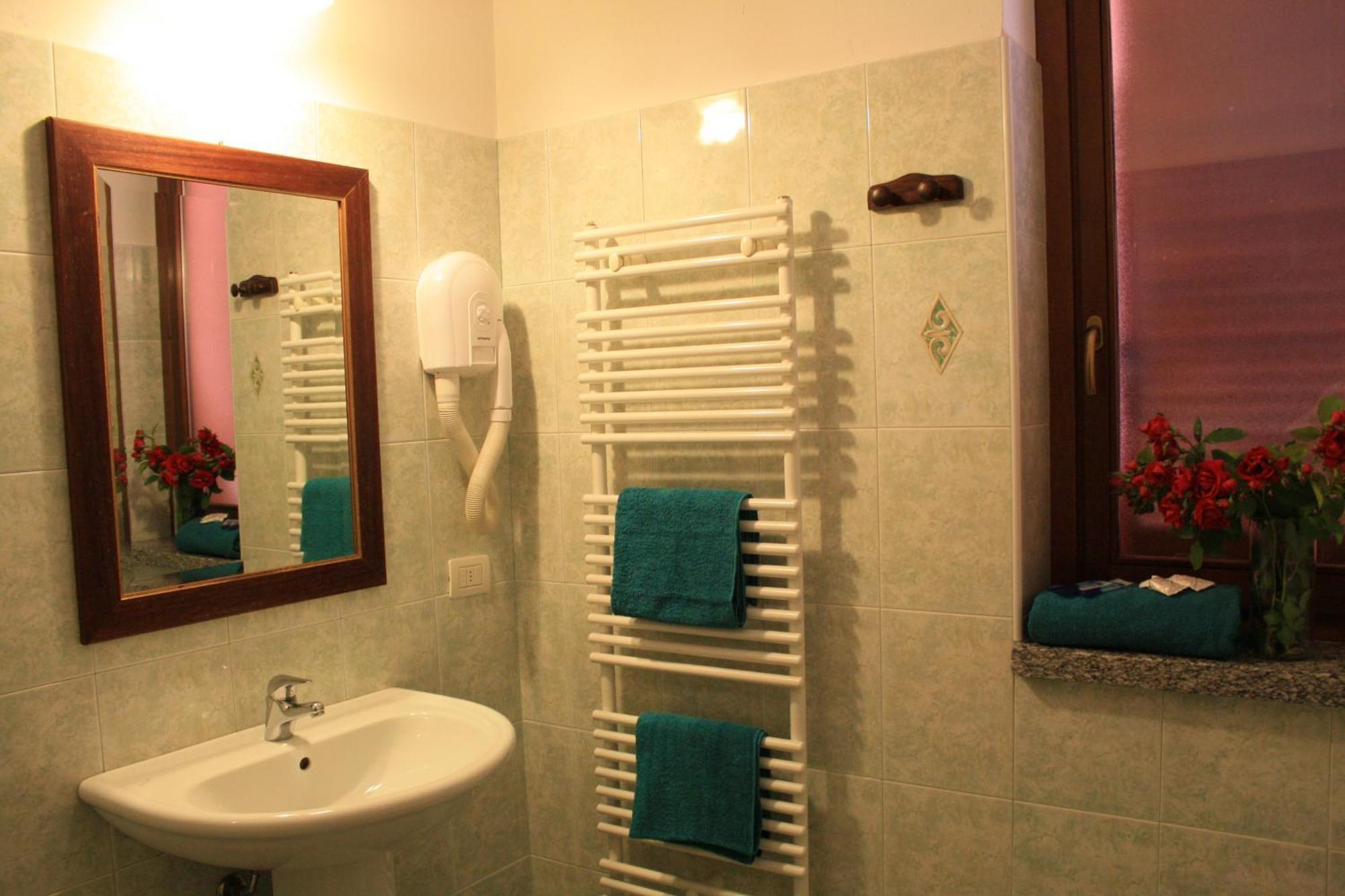 La Corte Albergo Desio Exteriör bild